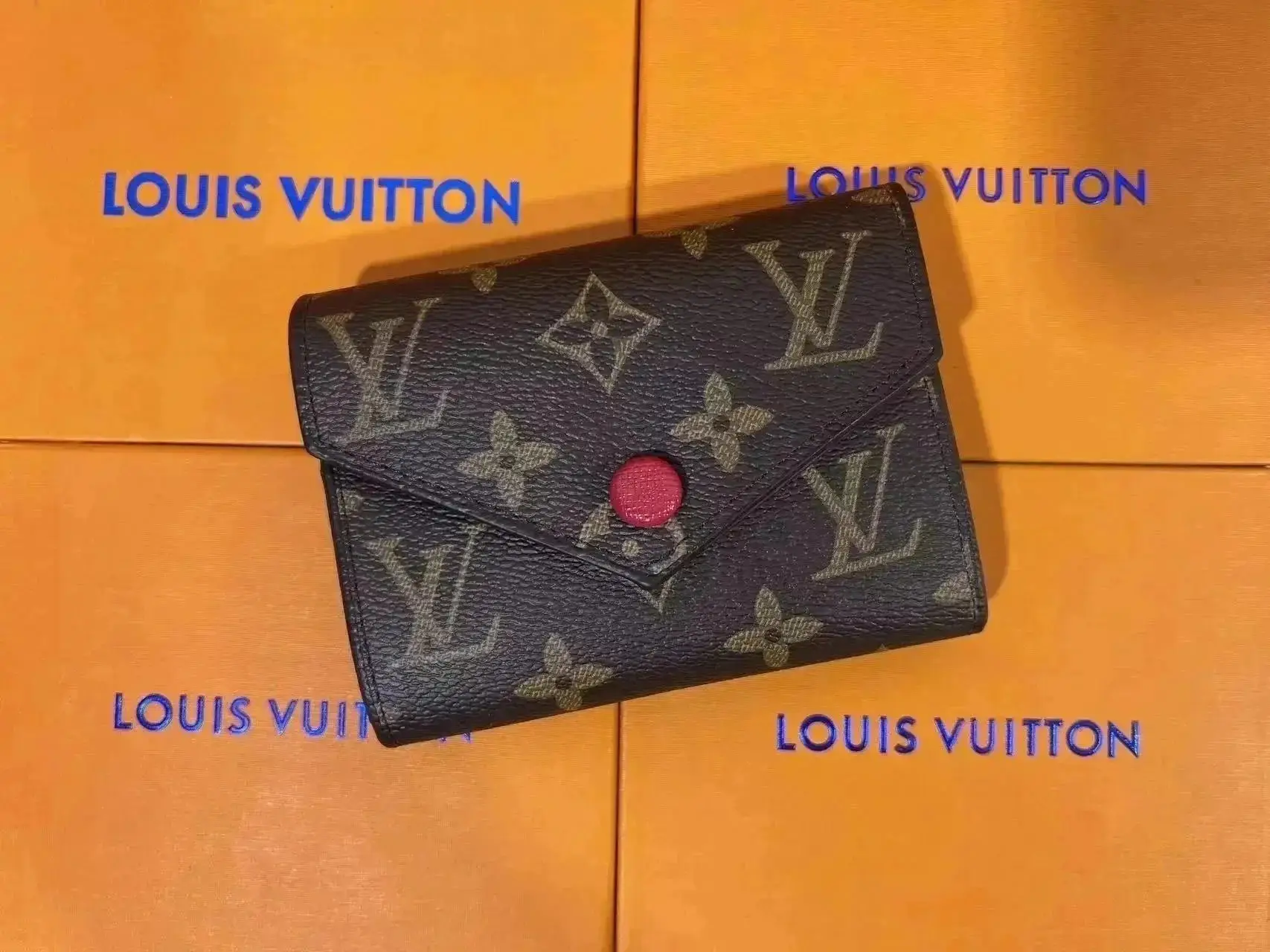 Louis Vuitton Wallet (39 style) 3
